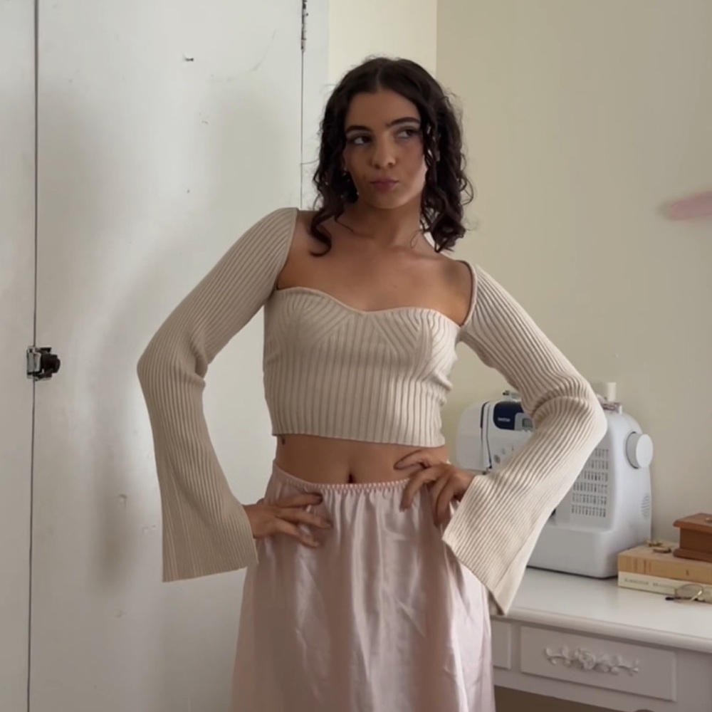 urban outfitters cream flowy sleeve top